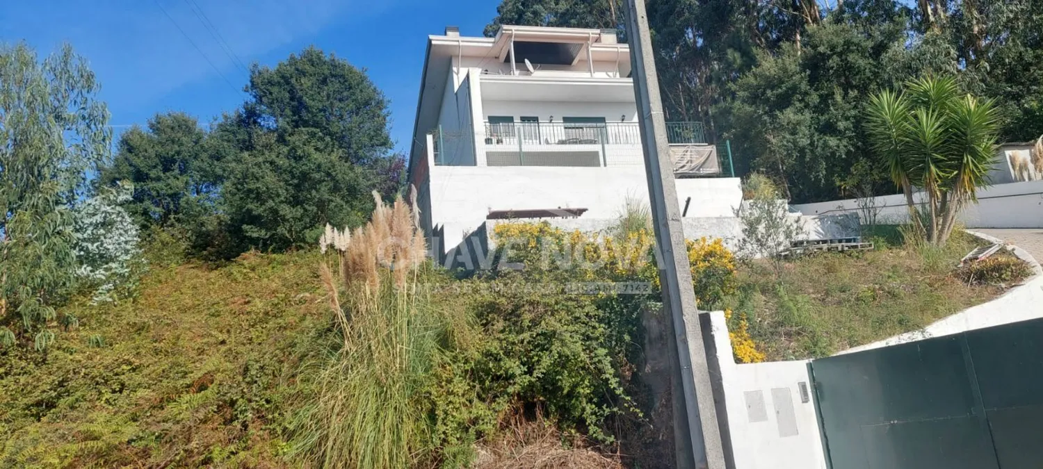 Terreno Urbano com Projeto Aprovado para 2 Moradias - 2
