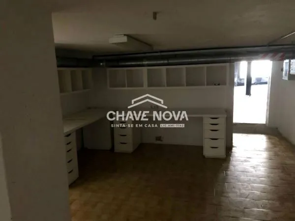 Loja com 83m2 em Loures