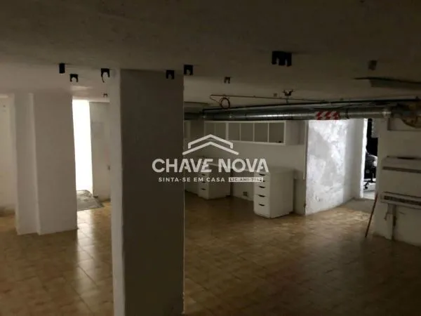 Loja com 83m2 em Loures - 2