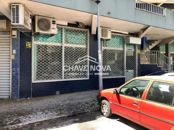 Loja com 83m2 em Loures - 3