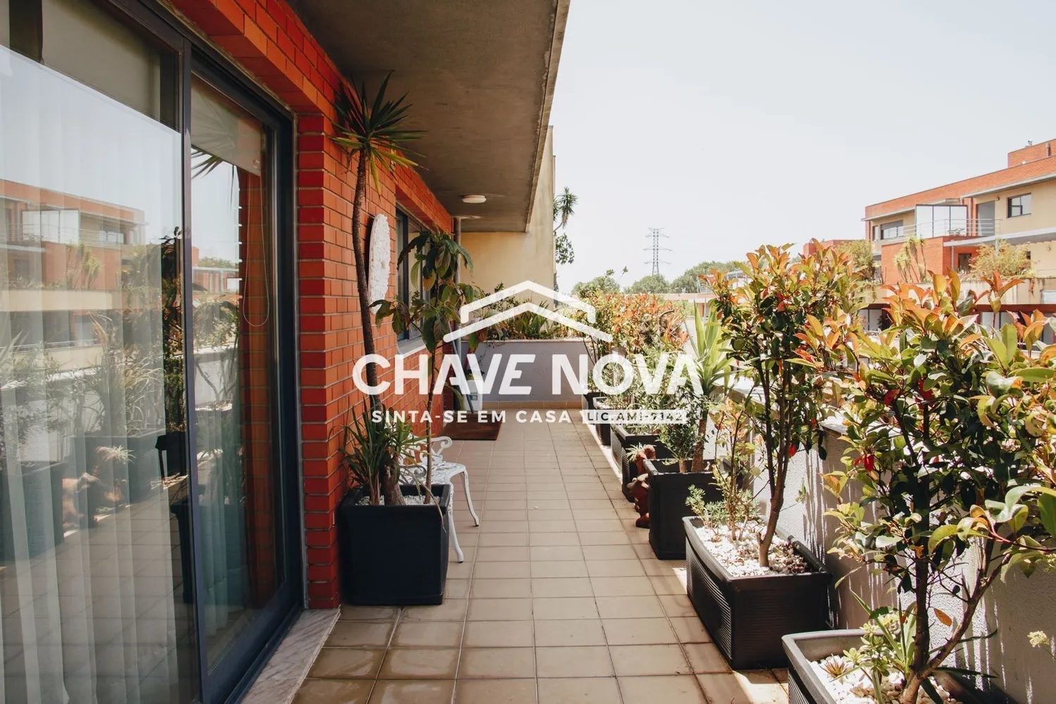 5-bedroom triplex apartment with 3 fronts, swimming pool, 4-car garage | Next to the Luso-French school. Top floor of the building. - 3