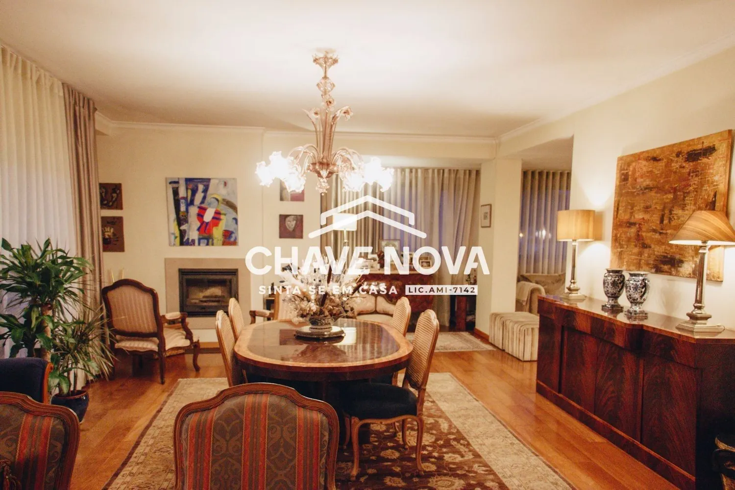 5-bedroom triplex apartment with 3 fronts, swimming pool, 4-car garage | Next to the Luso-French school. Top floor of the building.
