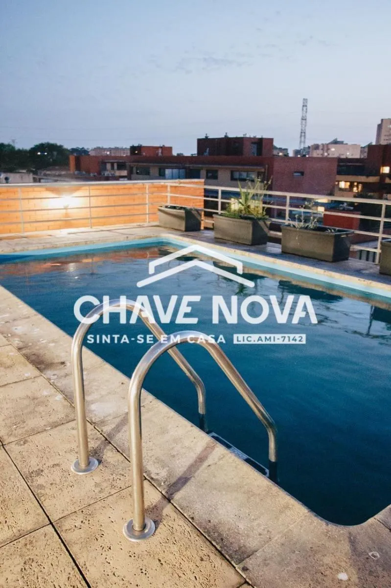 5-bedroom triplex apartment with 3 fronts, swimming pool, 4-car garage | Next to the Luso-French school. Top floor of the building.