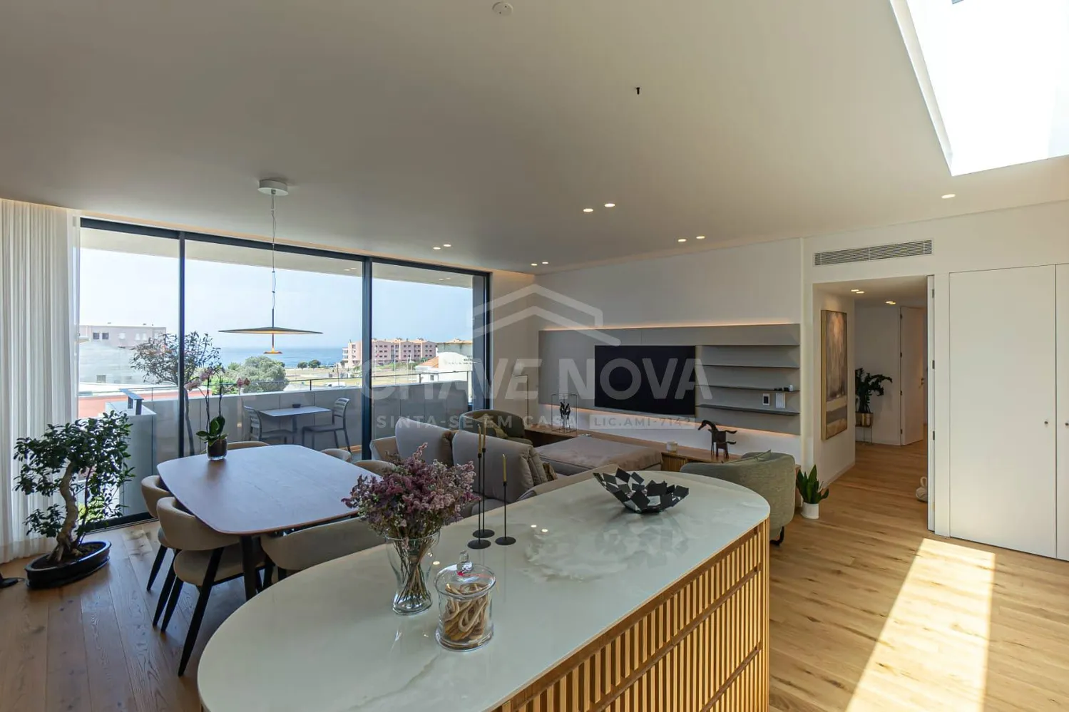 Apartamento T3 com varanda de 25 m² vistas Mar em todas as divisões 