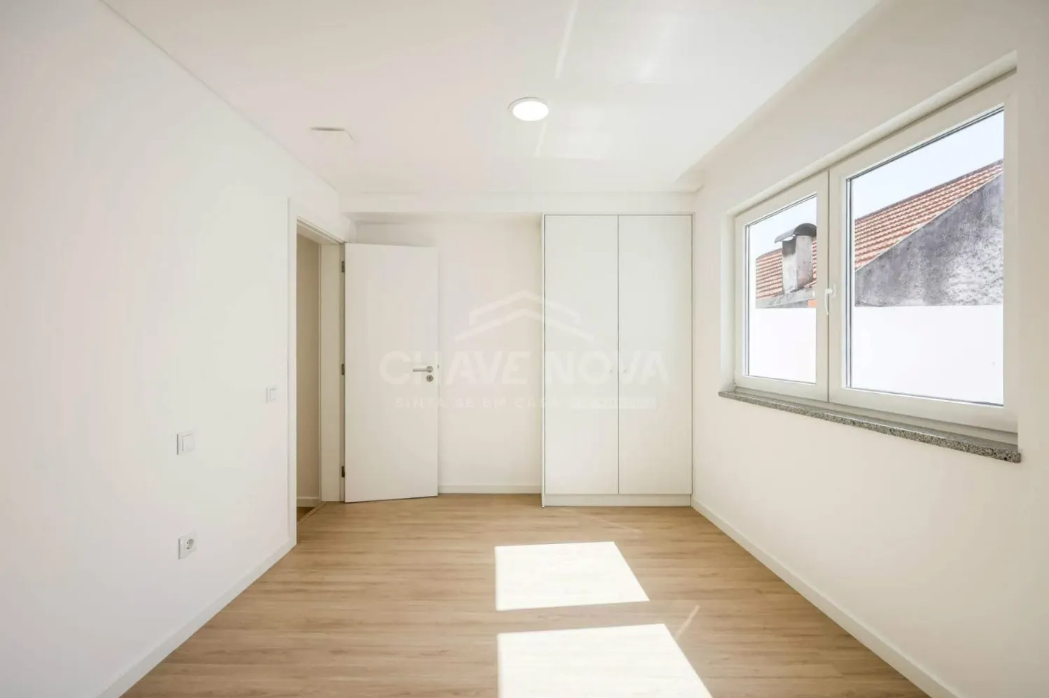 Prédio com 3 apartamentos com tipologia T2+T2+T1 - 2