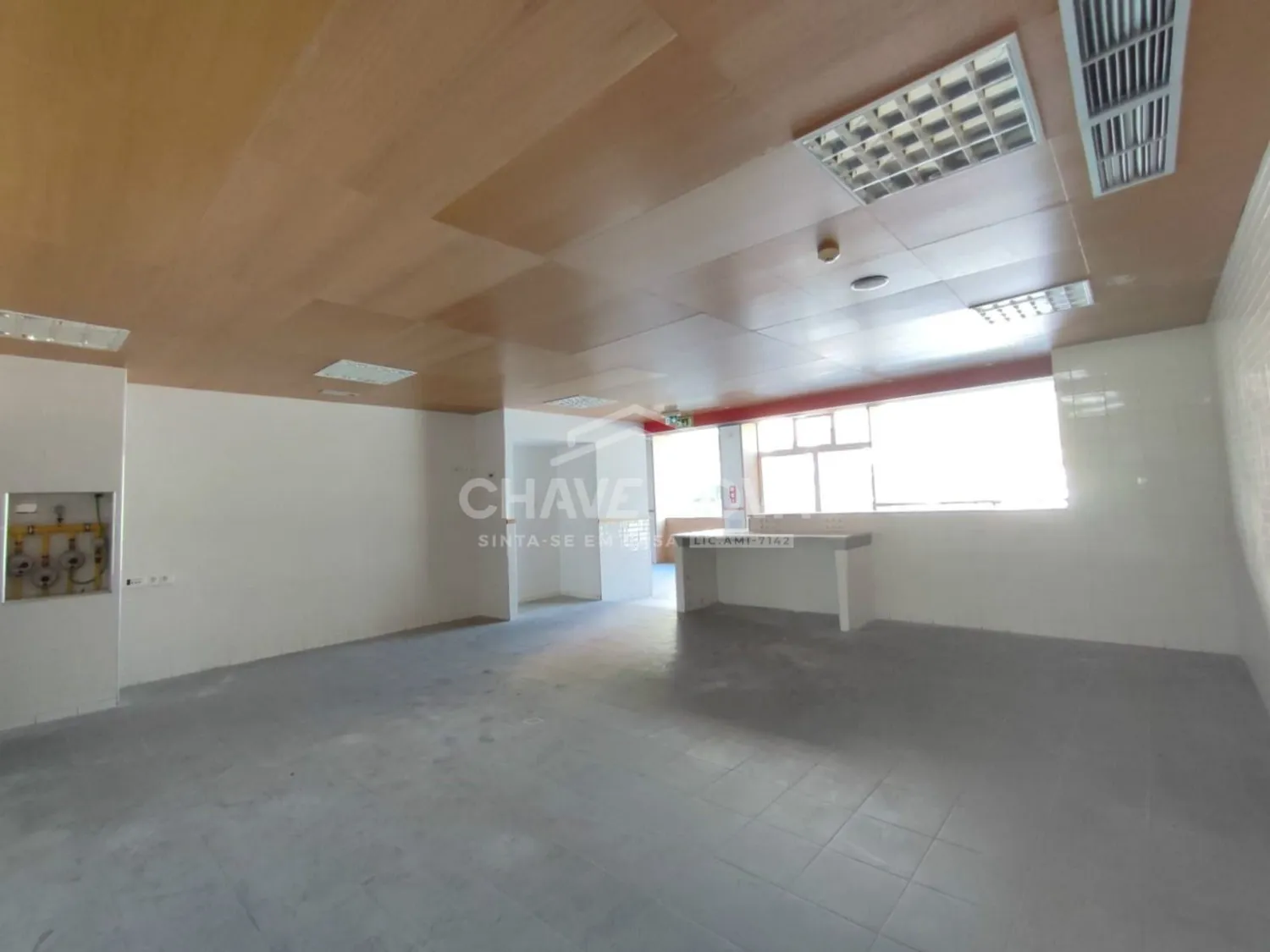 Loja com excelente área, a 500m da Rotunda da Boavista, Porto