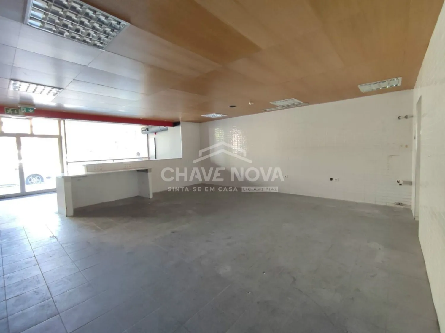 Loja com excelente área, a 500m da Rotunda da Boavista, Porto - 2