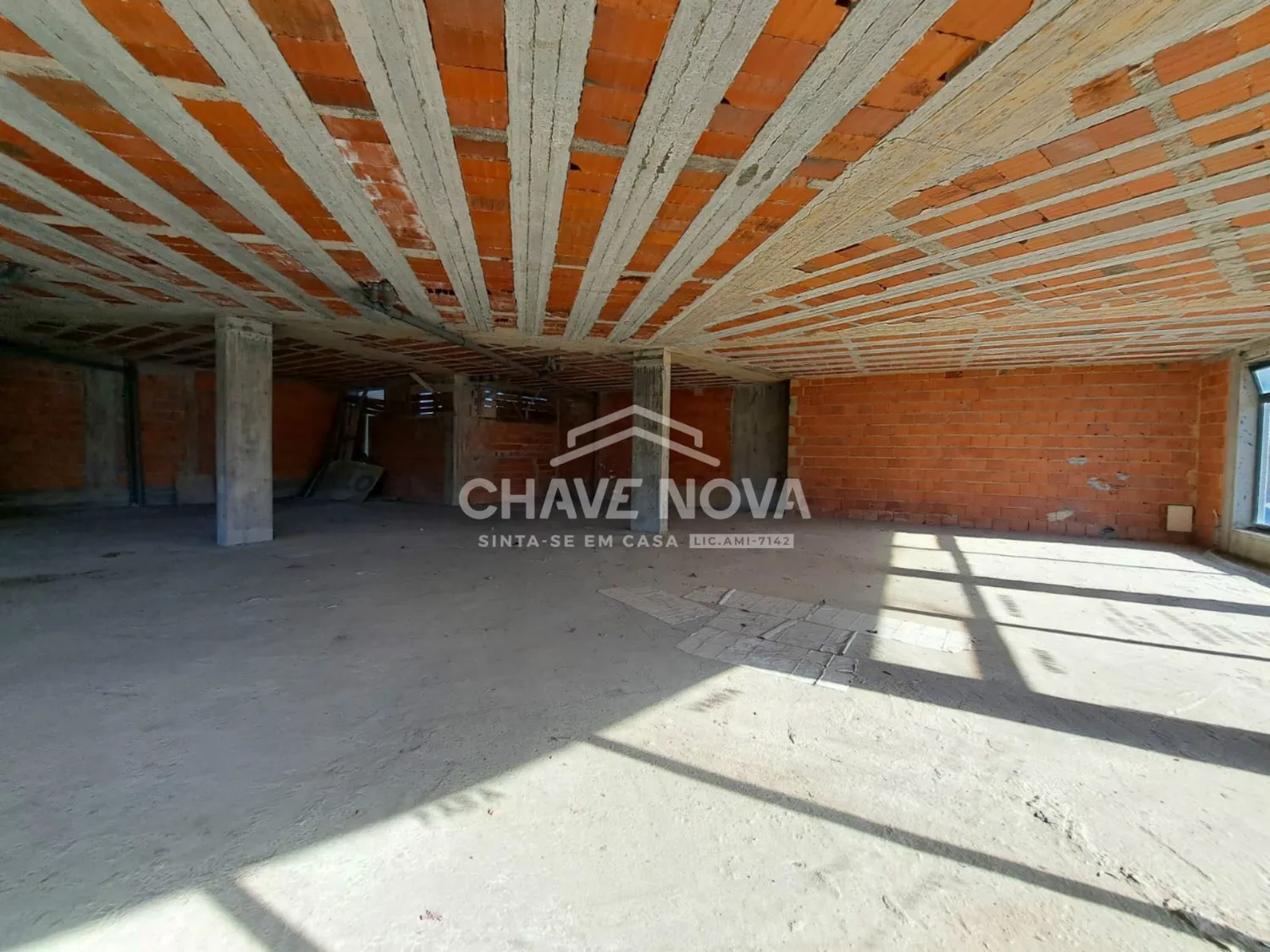 Shop with terrace in Madalena (700m from the beaches) - 3