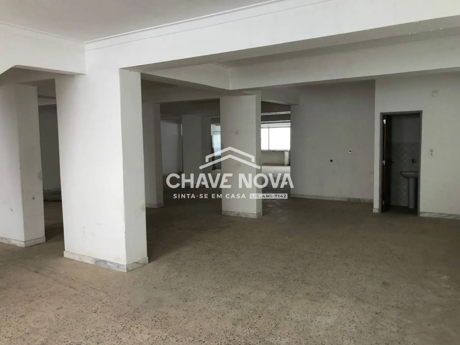 Loja no Cacém com acesso a veículos - 2