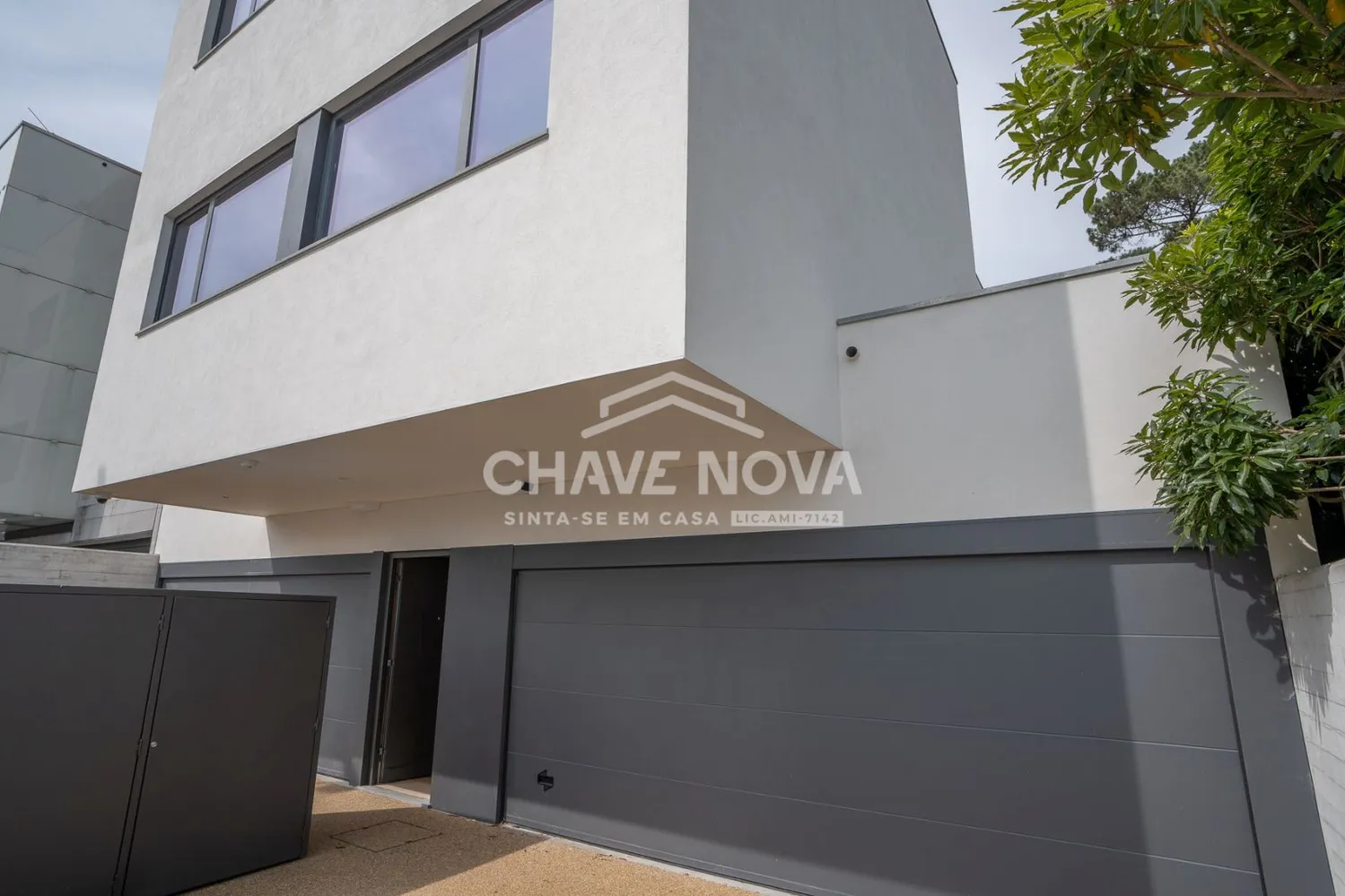 Andar Moradia T4 Duplex, com piscina no Bairro da Vilarinha, Porto