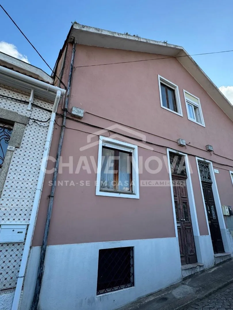 Moradia para Recuperar | Oportunidade Única de Investimento no Coração Histórico de Vila Nova de Gaia - 2