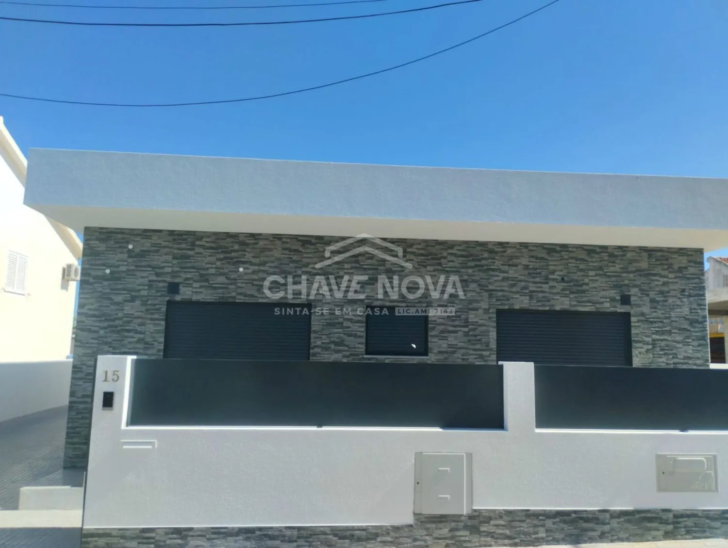 Excelente Moradia Térrea T3+1 com Acabamentos de Luxo em Fernão Ferro – Próximo do Mercado