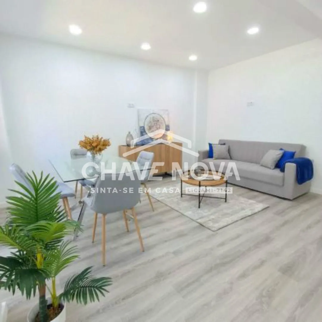 Apartamento T3 com varanda aberta em remodelação total, Benfica