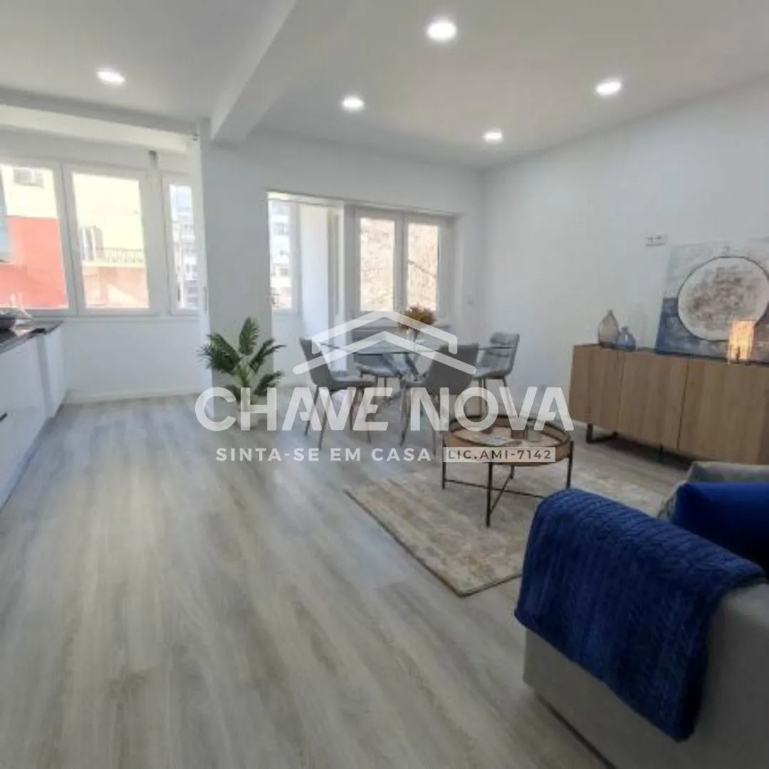 Apartamento T3 com varanda aberta em remodelação total, Benfica - 2