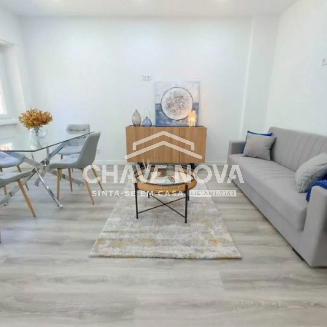 Apartamento T3 com varanda aberta em remodelação total, Benfica - 3