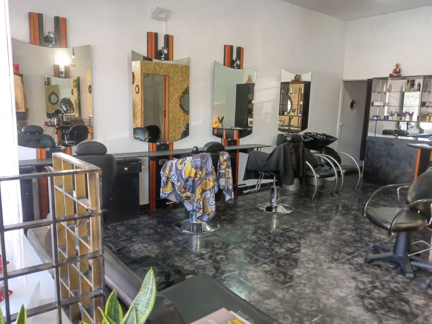 Barbearia equipada e pronta a funcionar. Sra.Da Hora, Barranha, ótima localização.