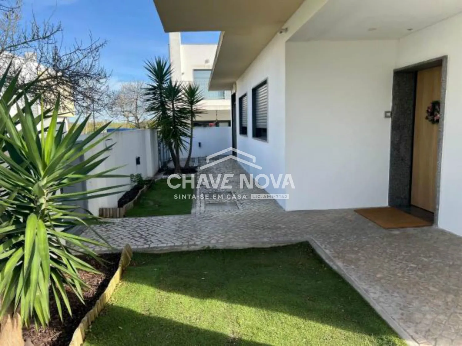 Moradia V4 Isolada com Garagem em Santo António da Charneca