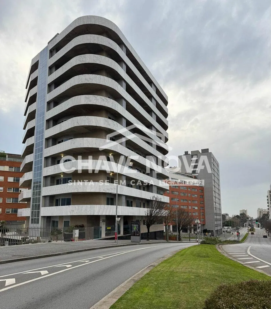 Arrendamento T1 c/lugar de garagem no Porto