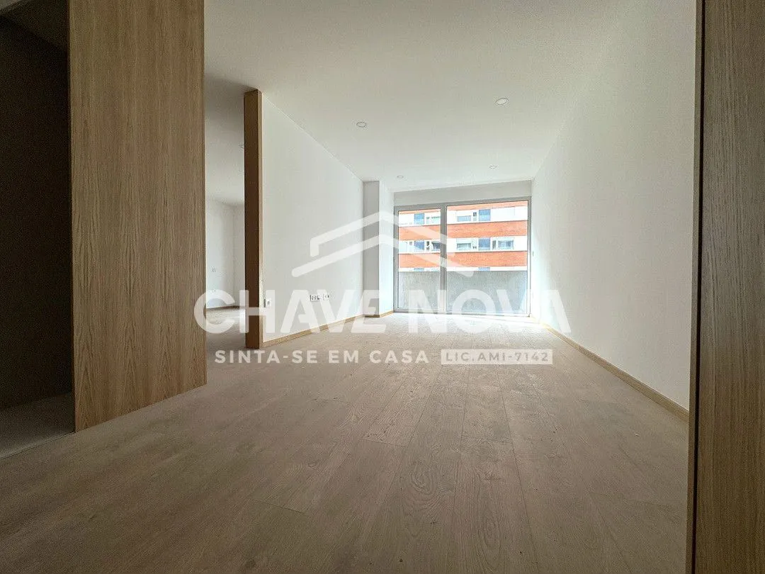 Arrendamento T1 c/lugar de garagem no Porto - 2