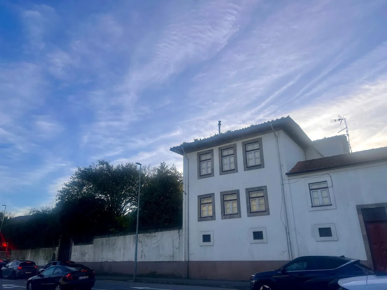 Terreno com moradias  em Paranhos para Reabilitação e Ampliação