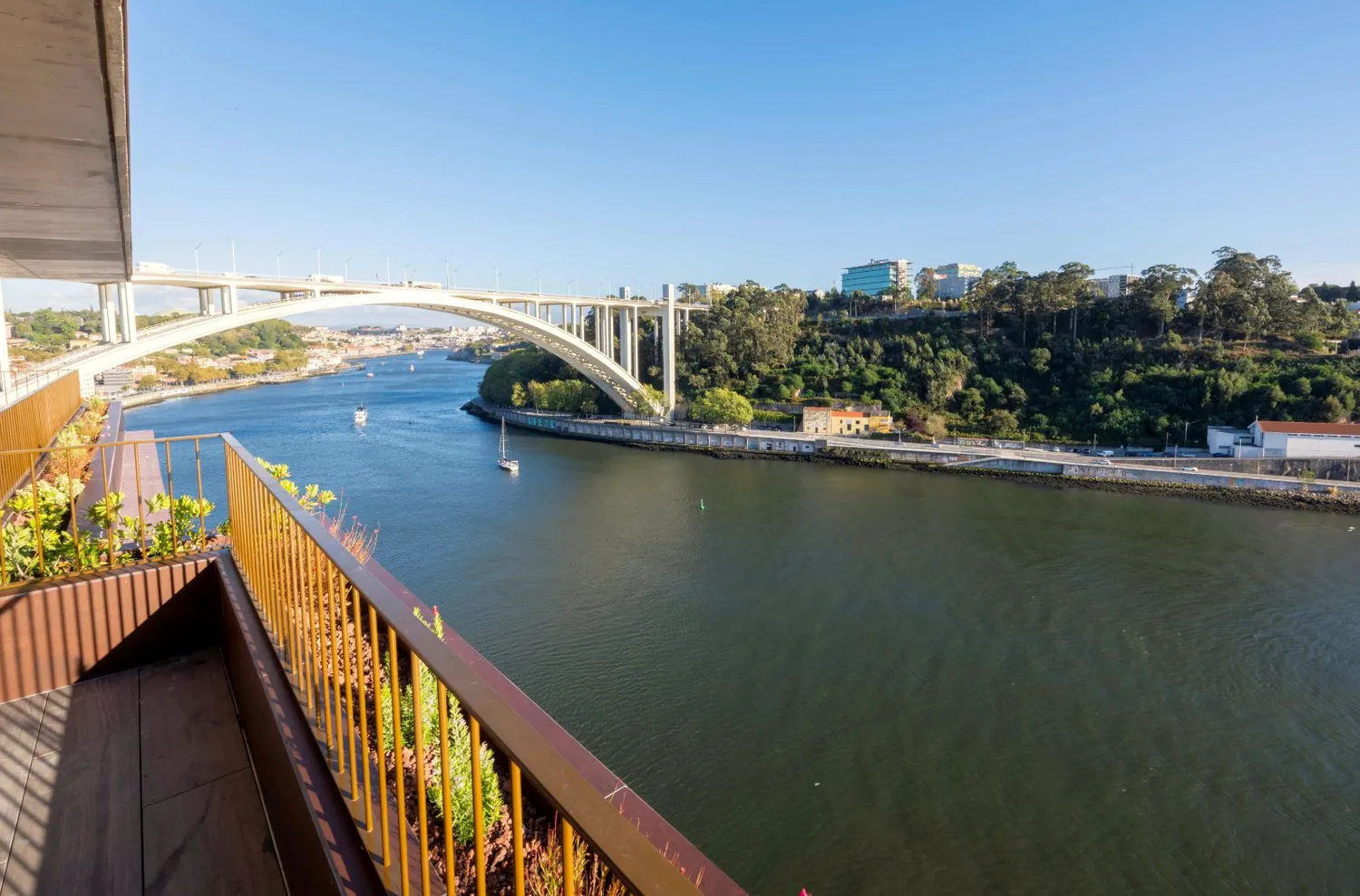 Exclusivo Apartamento T3 no Panorama Douro Residences – um ícone de luxo e sofisticação  - 2