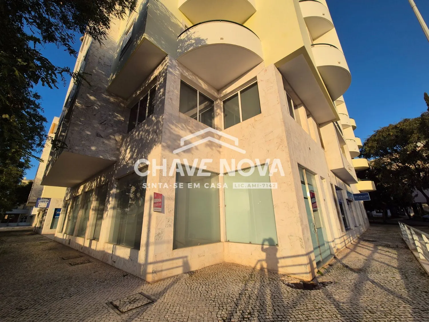 Loja para Arrendamento Anual no Centro de Albufeira – 155 m² com 12 Espaços de Estacionamento - 2