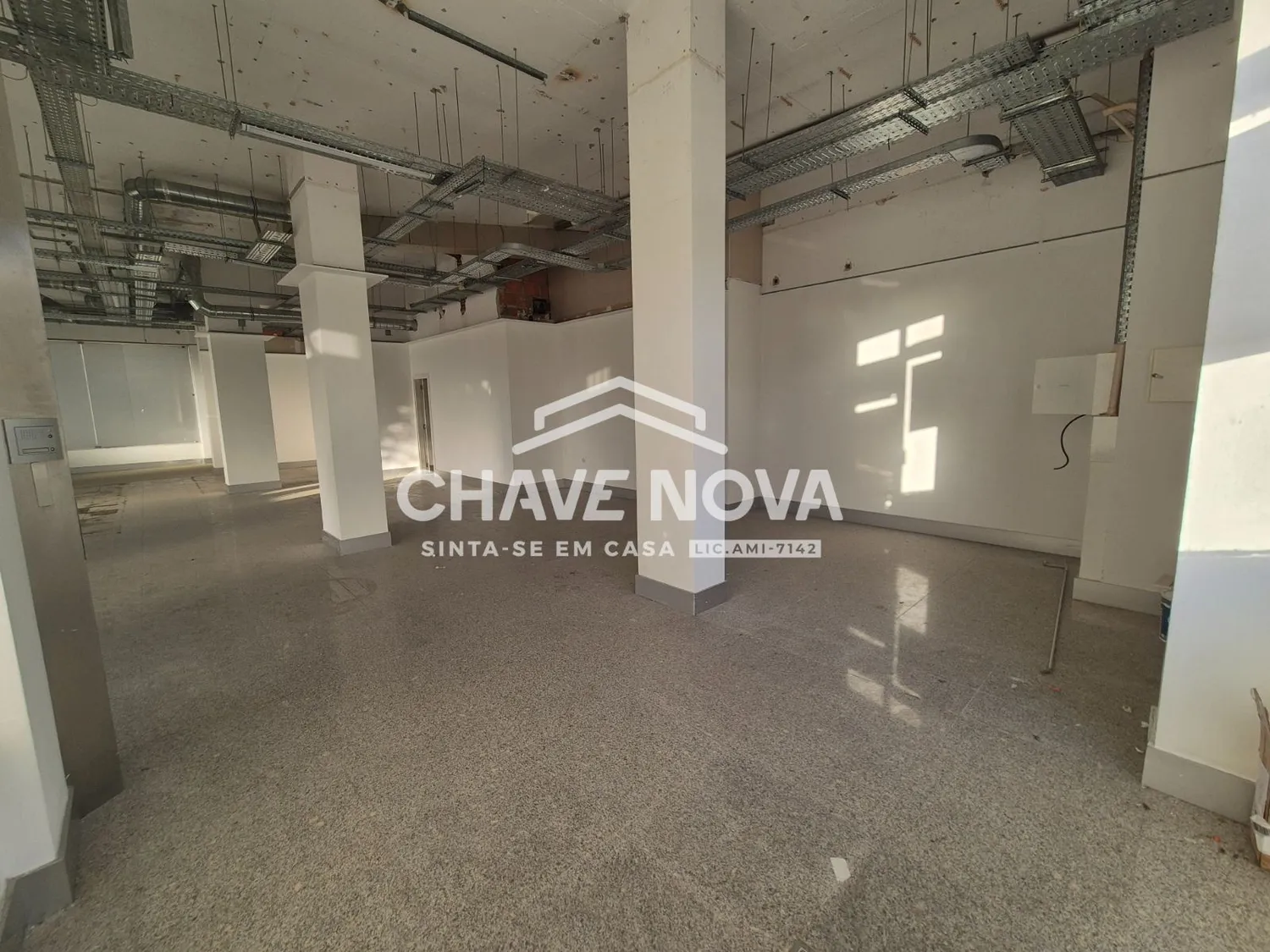Loja para Arrendamento Anual no Centro de Albufeira – 155 m² com 12 Espaços de Estacionamento - 3