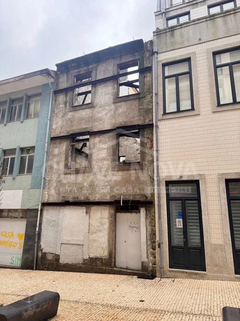 Prédio para recuperar com 4 pisos no centro histórico do Porto - 2