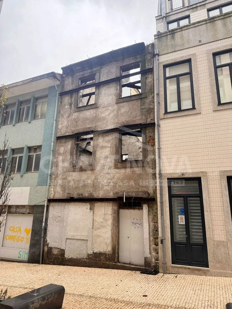 Prédio para recuperar com 4 pisos no centro histórico do Porto - 3