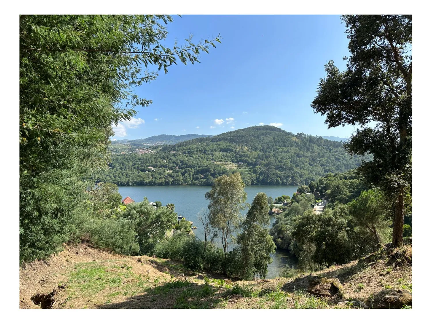 Unique plot of land for the construction of a villa on the banks of the Douro River in Baião. - 2