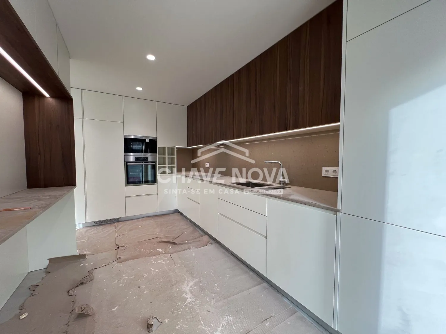 T3 novo, centro de Gaia, frente para a Avenida da Républica - 2