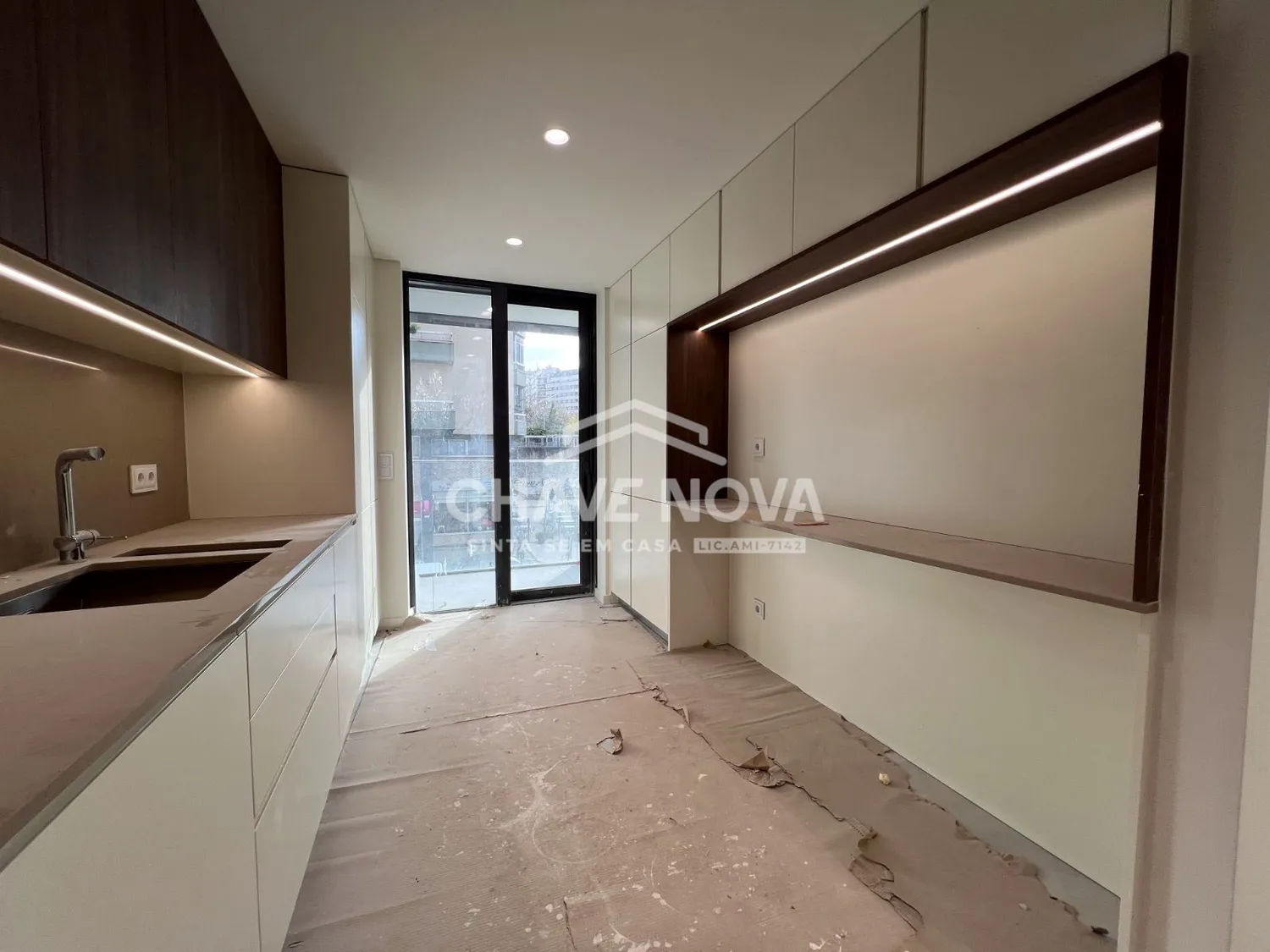 T3 novo, centro de Gaia, frente para a Avenida da Républica - 3