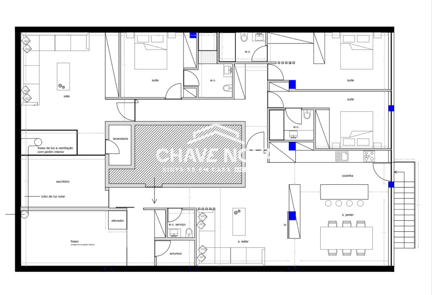 Armazém com Projeto Aprovado para Transformar em Apartamento T3 com 223,5m2 e Logradouro de 359,5m2