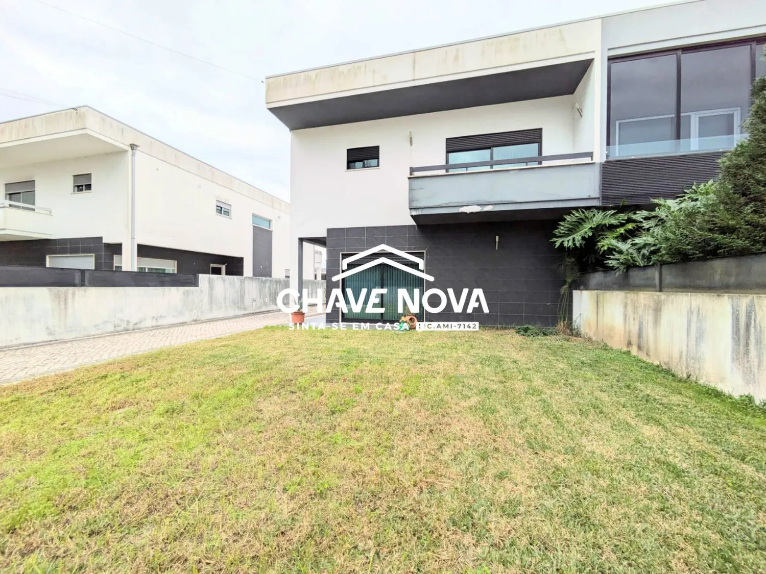 Moradia geminada T4 para venda na Palhaça, em Oliveira do Bairro