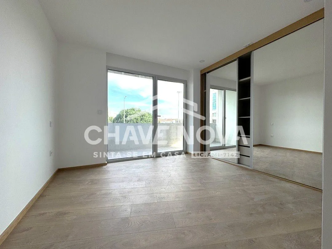Arrendamento T1 c/lugar de garagem no Porto - 3