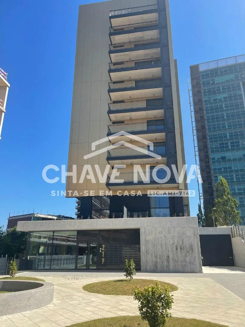 Apartamento T0 Mezzanine Novo Para ARRENDAR no Último Piso c/ Vistas Rio Douro