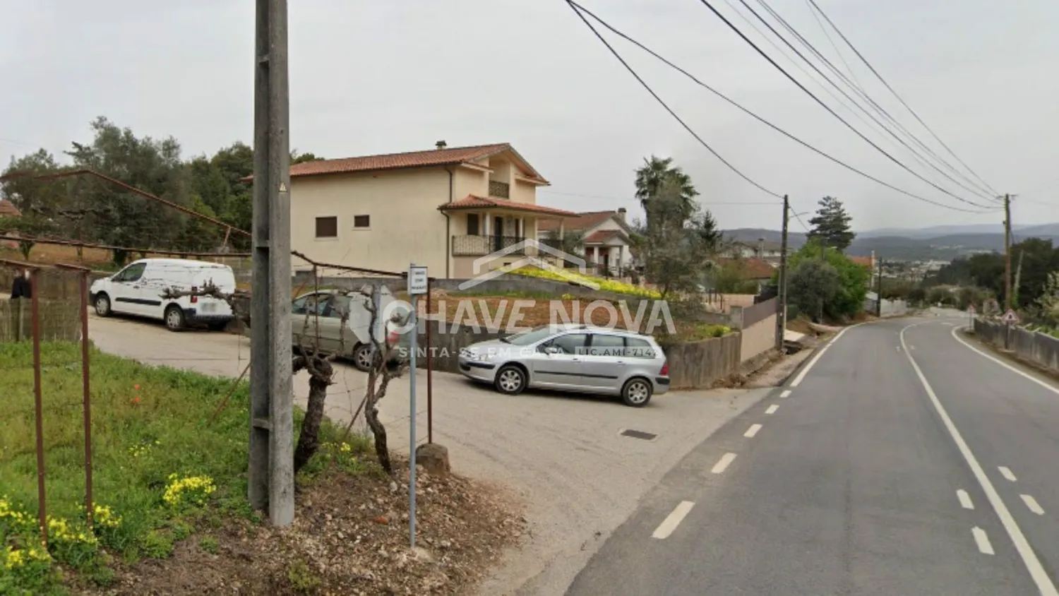 Vende-se terreno localizado em Arrifana,  junto à Estrada Nacional 2 - 3
