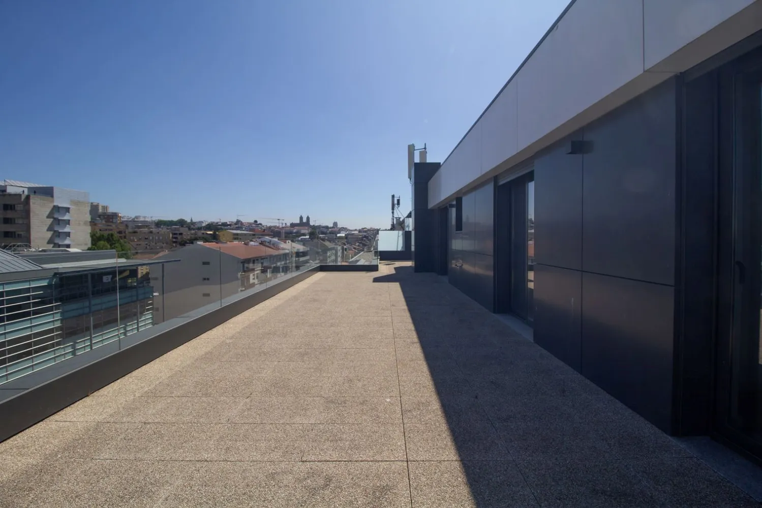 Penthouse T4 com Terraço na Avenida da Boavista - 2