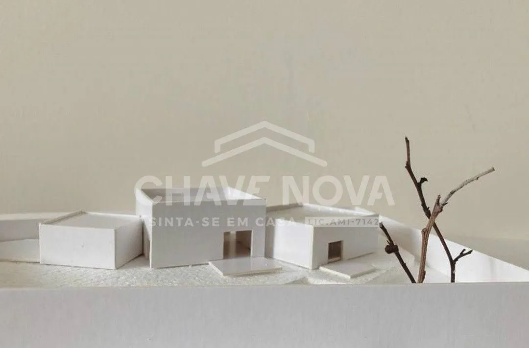 Lote de Terreno com  Projecto Aprovado para  Moradia V3 em Sandim - Vila Nova de Gaia