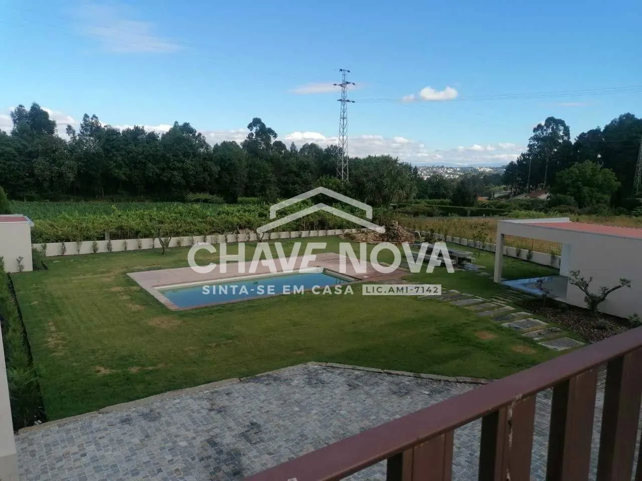 Moradia T5 c/ Piscina. NOVA, 4 Frentes, garagem para 2 carros, jardim. Felgueiras - 2