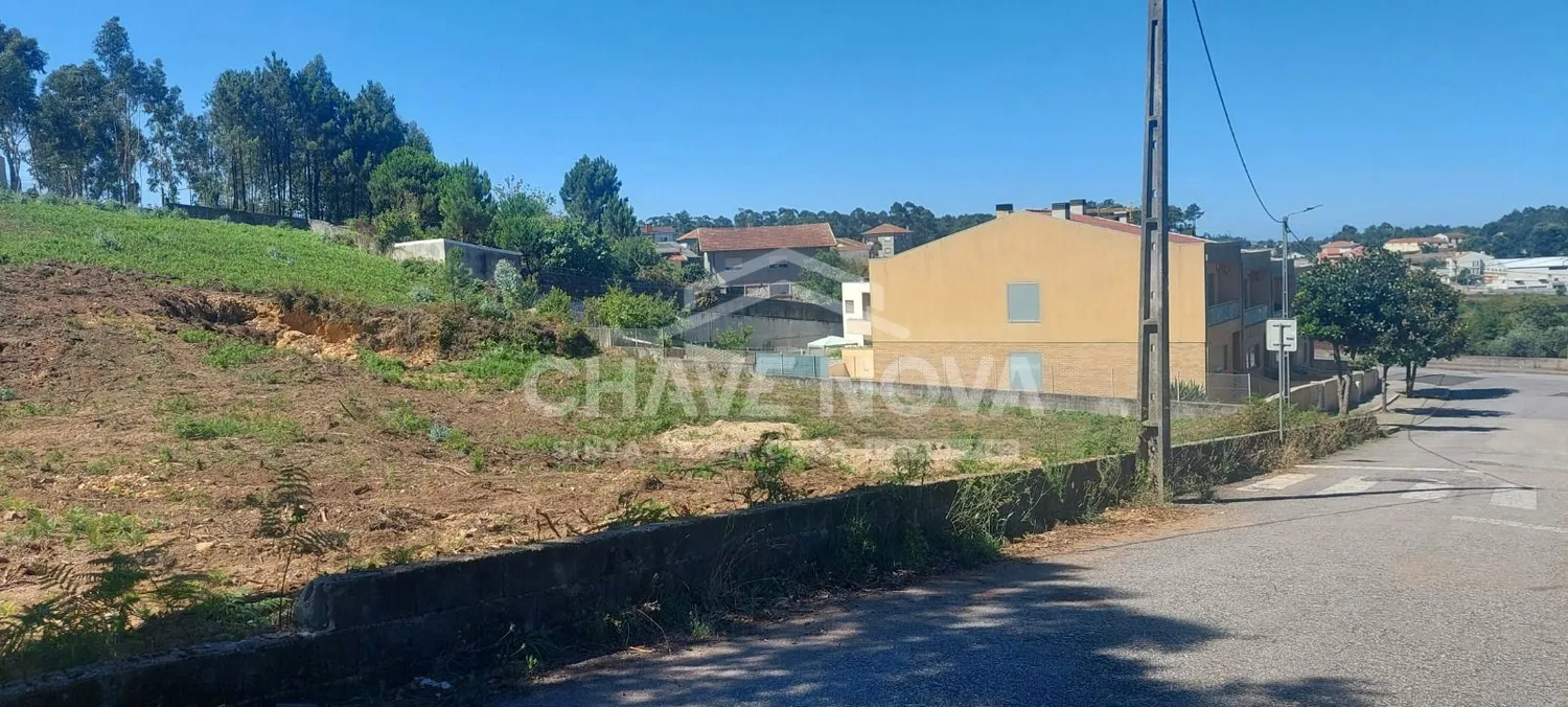Terreno P/ Construção Moradia de 4 Frentes em Olival - 3