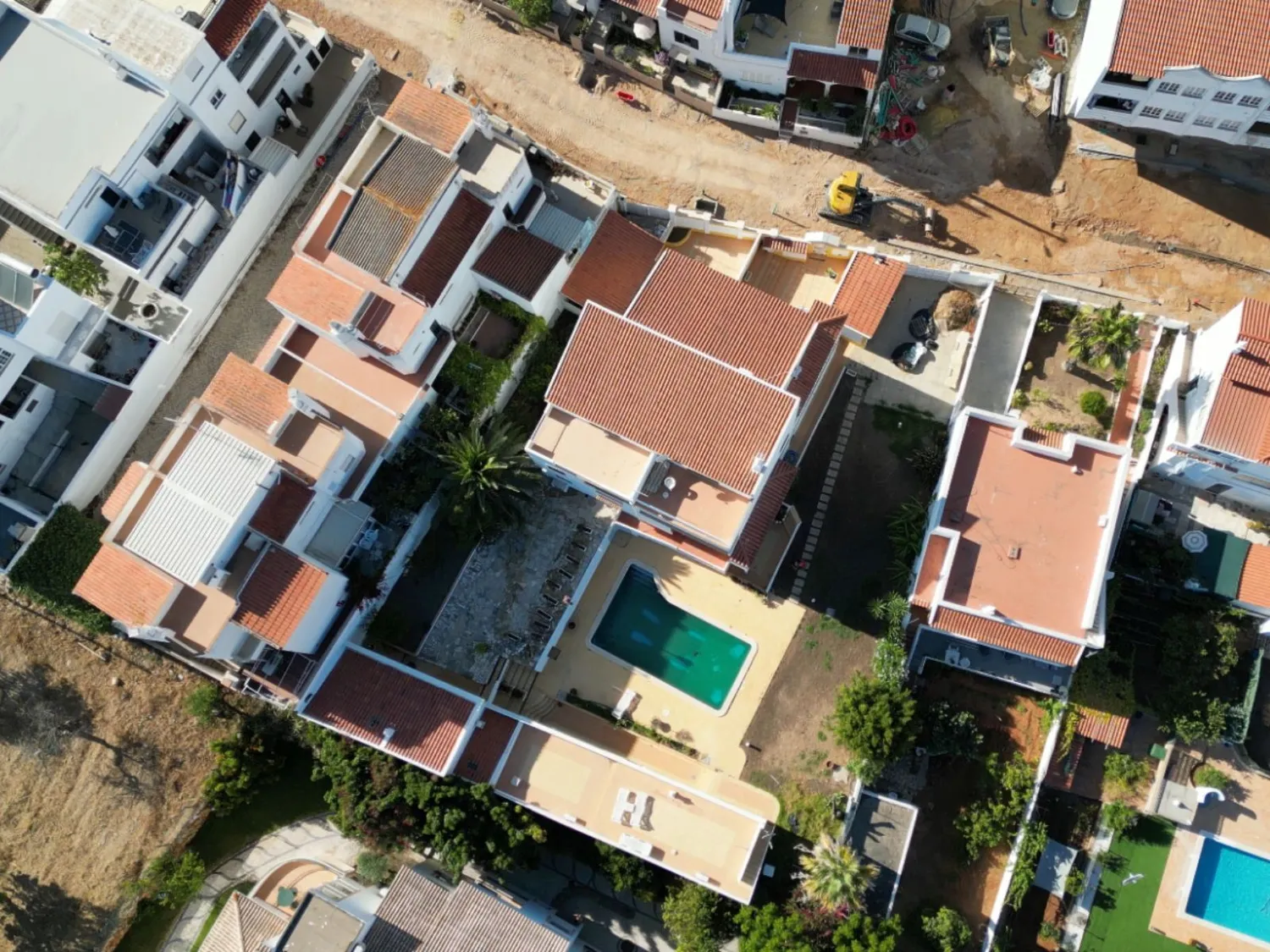 Residencial com 8 Apartamentos (T1 e T2) em Albufeira - 2