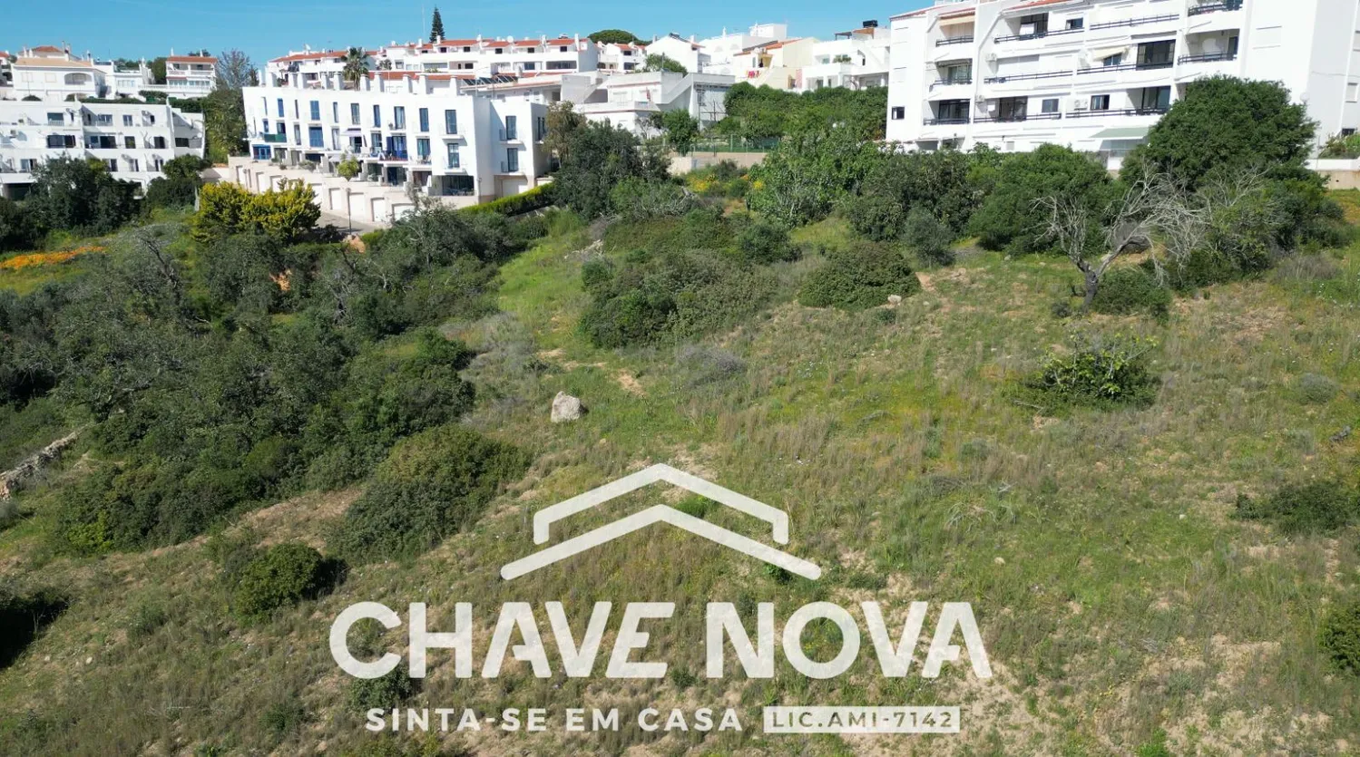 Oportunidade Única de Investimento: Terreno com Vista para a Marina de Albufeira
