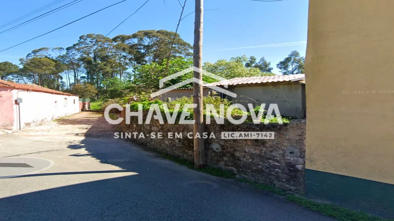 Lote de Terreno com. qualificação de  solo para Moradias e Industrial 