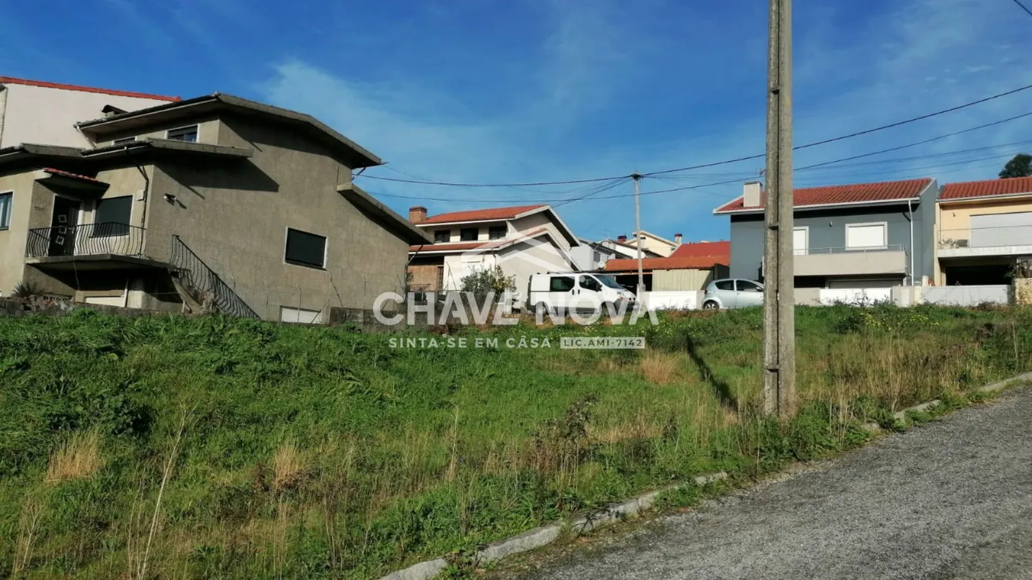 Terreno para construção de moradia de 4 frentes/ 2 moradias geminadas. Gondomar