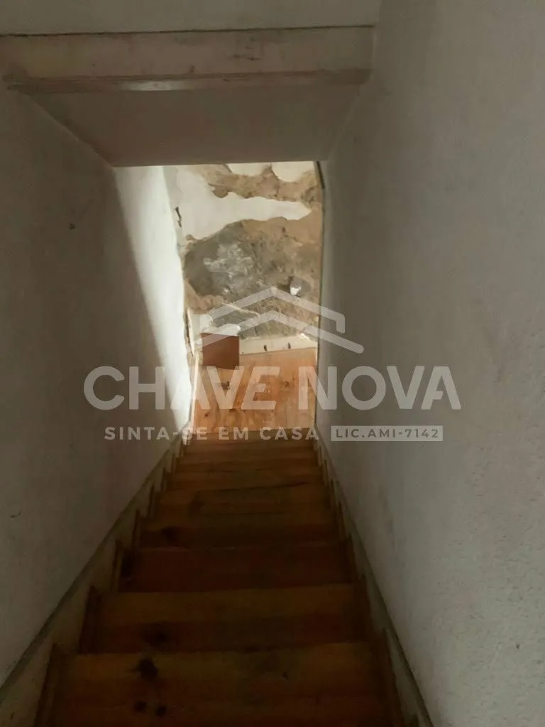 Moradia T1 para reconstrução situada em Vilar do Paraíso - 2