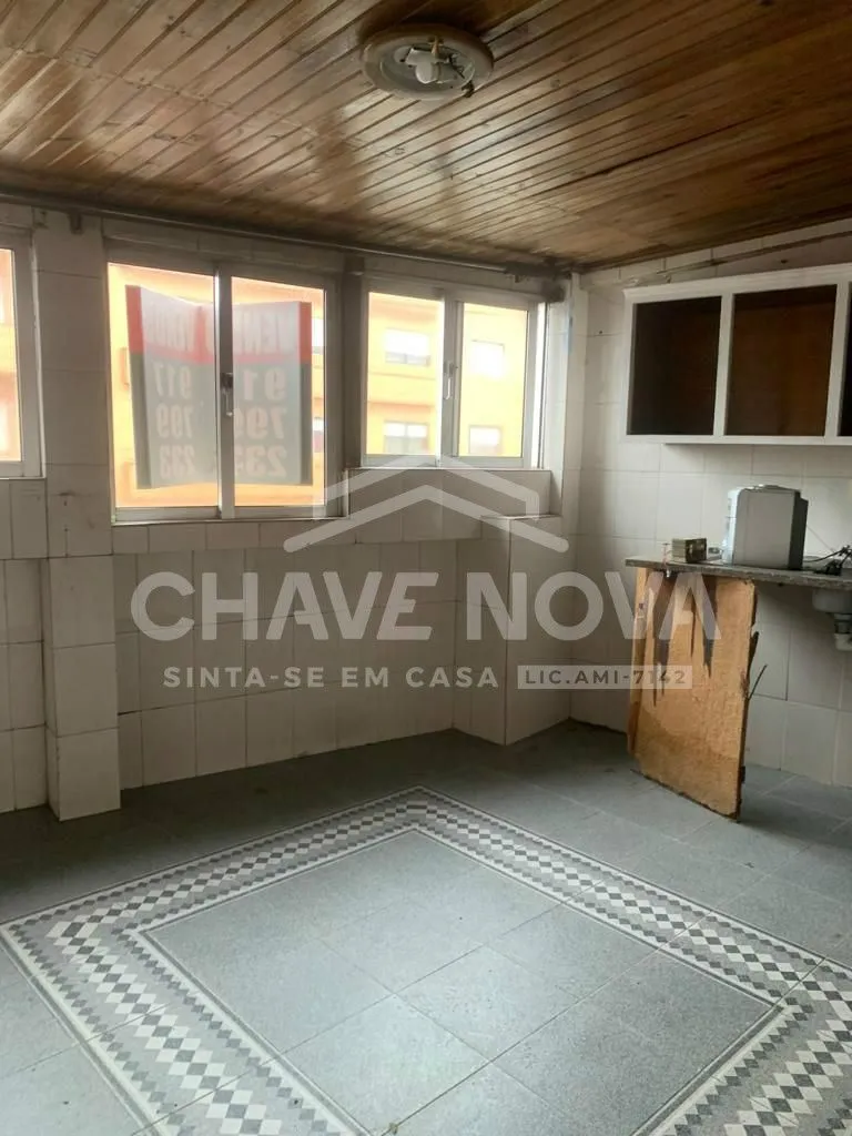 Moradia T1 para reconstrução situada em Vilar do Paraíso - 3