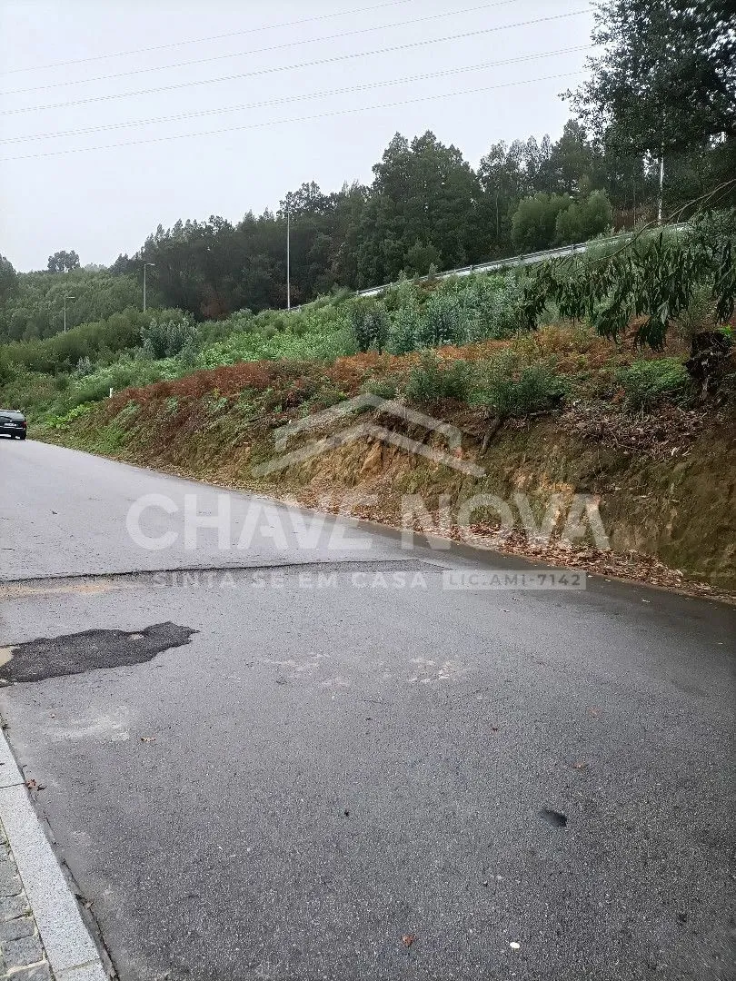 Terreno para construção de duas moradias geminadas
