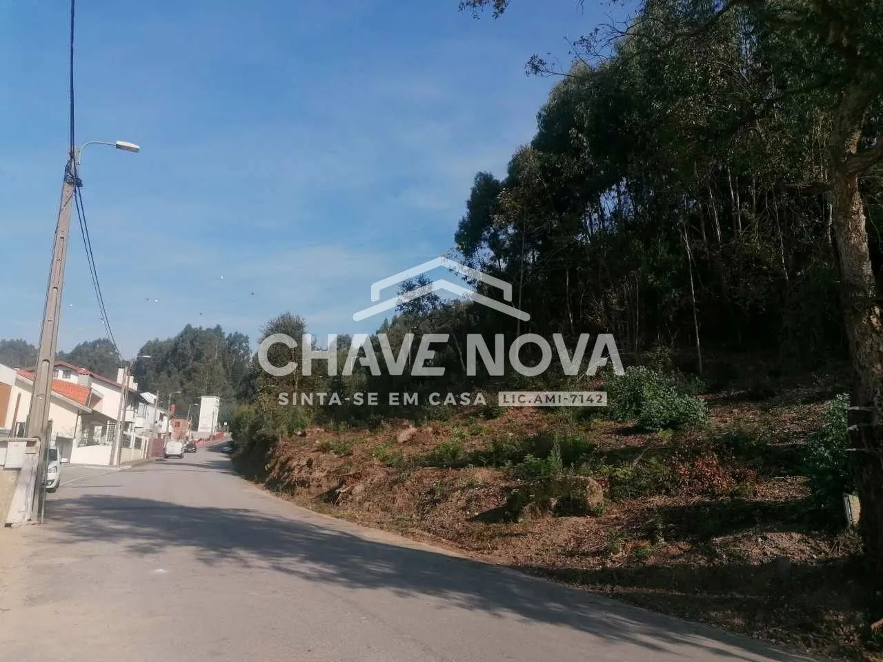 Terreno com projeto para 2 moradias de 3 frentes. Carvalhos. Vila Nova de Gaia.
