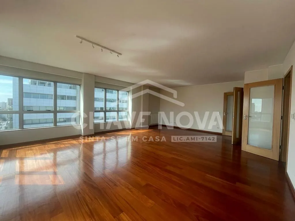 T4 com vistas para a Avenida do Bessa